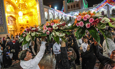 حرم امام هشتم شیعیان با 200 هزار شاخه گل در دهه کرامت تزئین خواهد شد