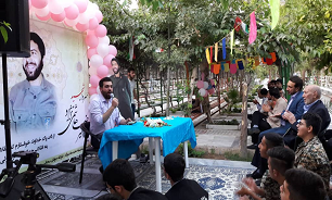 جشن تولد شهید«علیرضا هاشمی نژاد» در گلزار شهدای شیراز برگزار شد