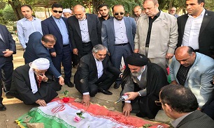 مسئولان کردستان به شهدای حمله تروریستی مریوان احترام کرند