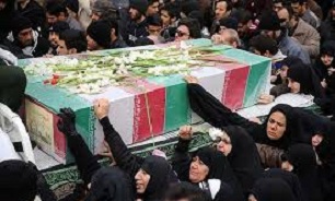 وداع مردم «آمل» با پیکر شهید گمنام در حسینیه «لاله های زهرایی»