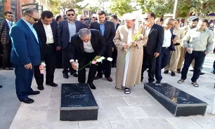 استاندار کردستان به مقام شامخ شهدای دیواندره ادای احترام کرد