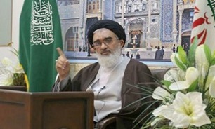 ایران اسلامی عزتمندانه مذاکره با دشمن را رد می‌کند/ همچون دوران دفاع مقدس در برابر دشمنان ایستاده‌ایم