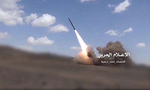 حمله موشکی و توپخانه‌ای یمن به پایگاه‌های شبه‌نظامیان در جنوب عربستان
