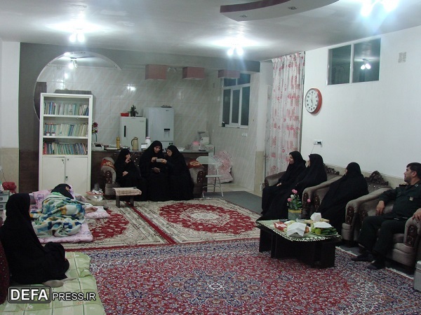 دیدار رئیس سازمان نشر آثار و ارزش‌های زنان در دفاع مقدس با 2 بانوی ایثارگر در شهرکرد