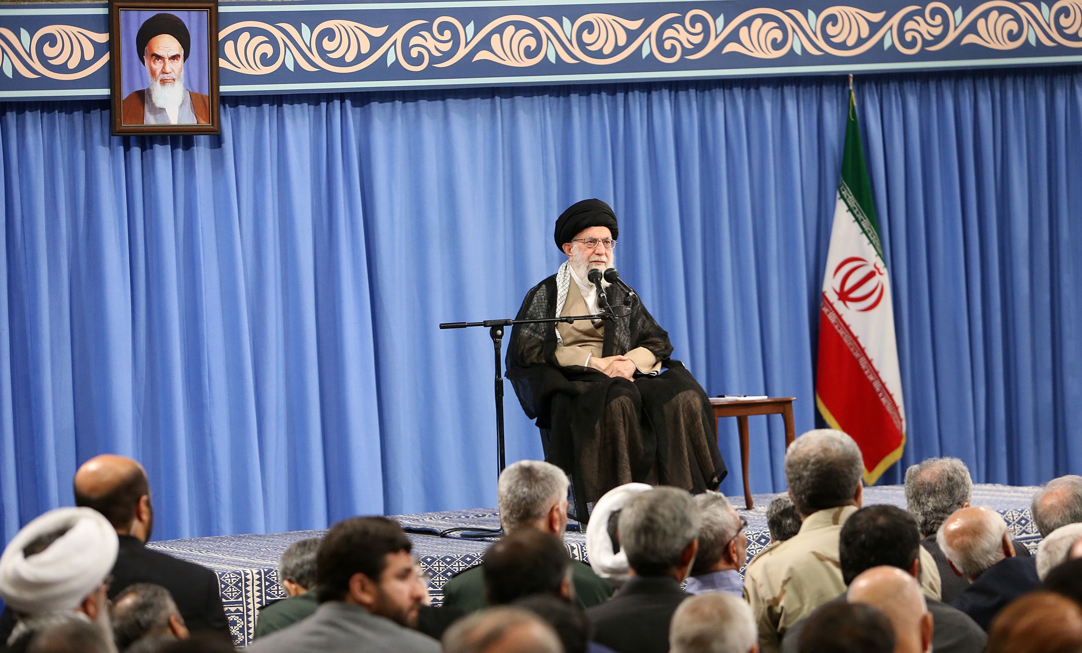 در روایت دفاع مقدس روح مجاهدت وشکست‌ناپذیری ملت ایران متبلور باشد