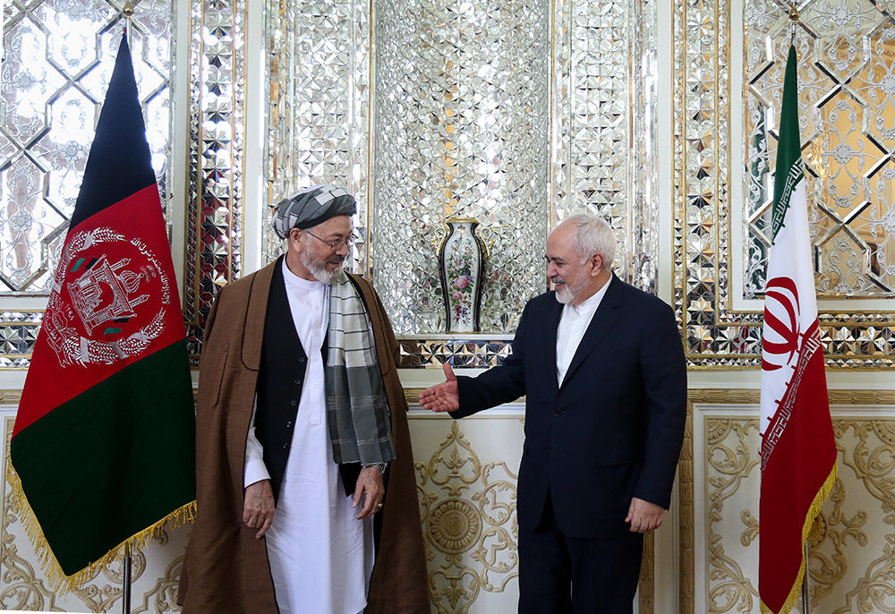 دیدار رئیس شورای عالی صلح افغانستان با ظریف
