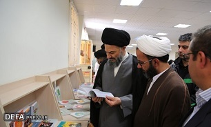 برپایی نمایشگاه کتاب با موضوع چهل سال عزت در دانشگاه ولایت ایرانشهر