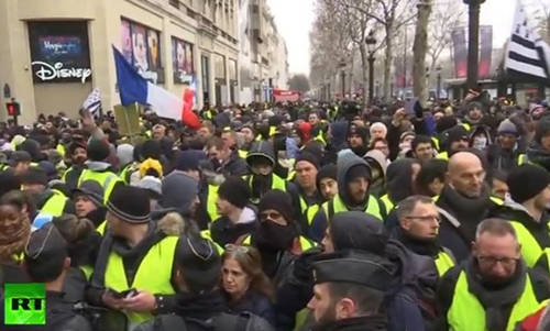 معترضان فرانسوی «پنجمین شنبه» اعتراض را آغاز کردند