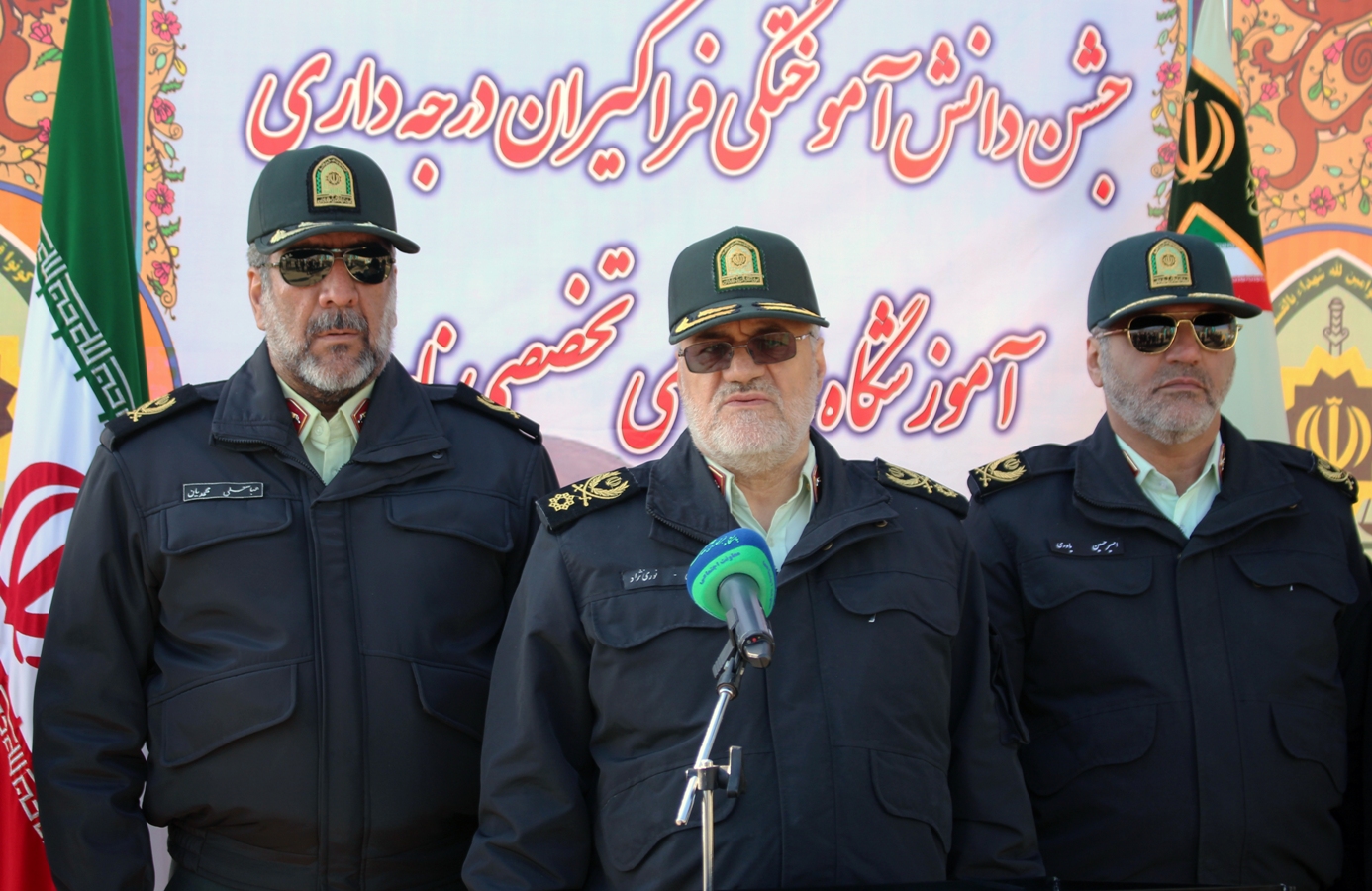 ایستادگی نیروی انتظامی در مقابل تحرکات دشمن با تکیه بر ایمان و پشتیبانی مردم