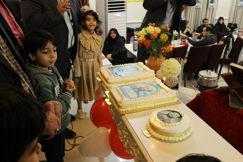 جشن تولد فرزندان شهدا در شب یلدا+ تصاویر
