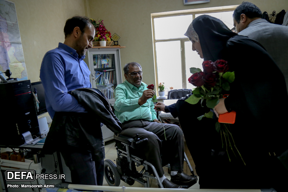 دیدار جمعی از خبرنگاران و عکاسان خبرگزاری دفاع‌مقدس با جانبازان آسایشگاه شهید بهشتی