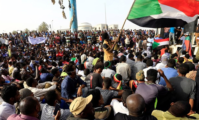 درخواست آمریکا از کارمندان سفارت خود برای ترک سودان