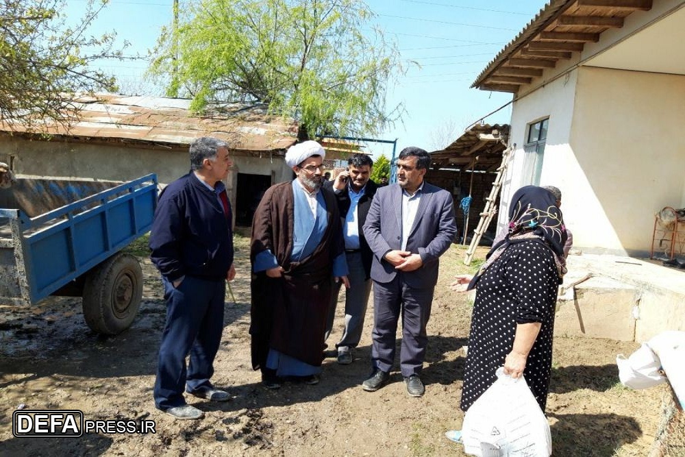 توزیع اقلام غذایی بین سیل‌زدگان مازندران/ اسکان موقت در اماکن مذهبی