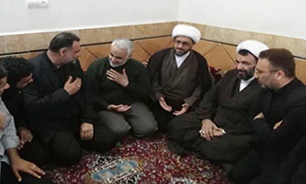 دیدار سردار سرلشکر «قاسم سلیمانی» با خانواده شهید سعد در دزفول