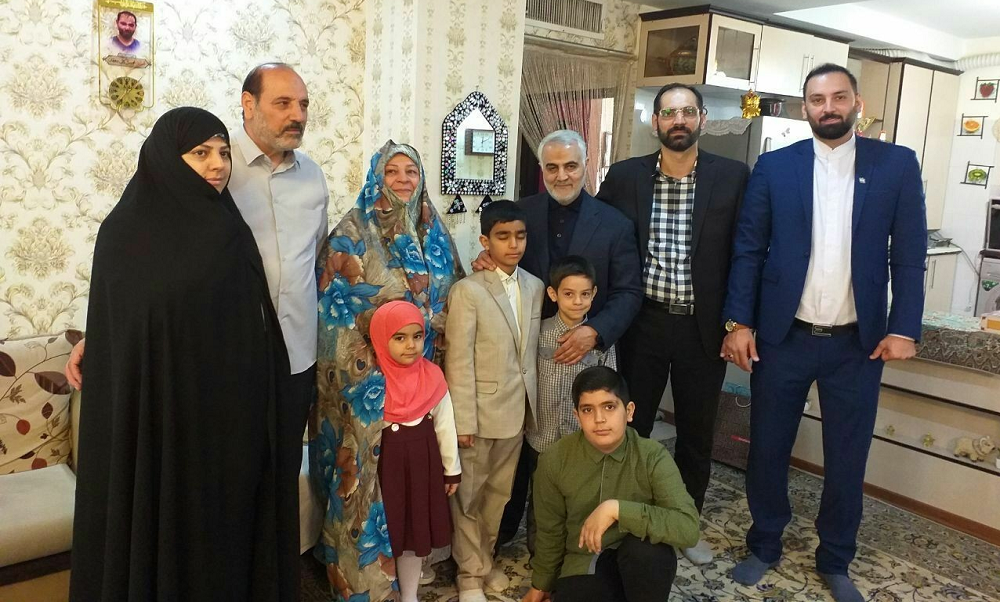 سردار سلیمانی با خانواده شهدای مدافع حرم استان البرز دیدار کرد