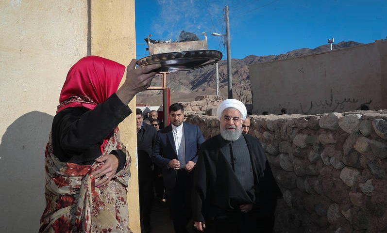 روحانی از روستای زلزله‌زده دره‌ ژاله بازدید کرد