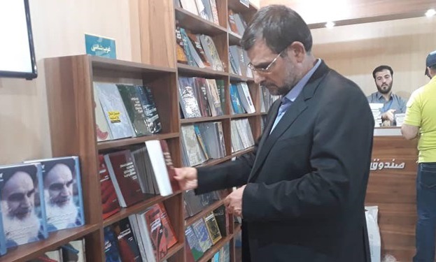 سردار تنگسیری از نمایشگاه کتاب تهران بازدید کرد