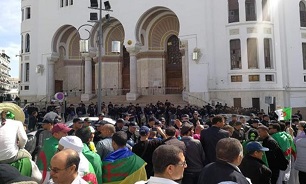 تظاهرات مردم الجزائر برای سیزدهمین جمعه متوالی