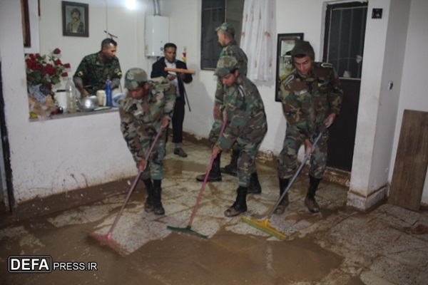 تصاویر امدادرسانی کارکنان یگان ویژه فرماندهی انتظامی خراسان شمالی در سیلاب