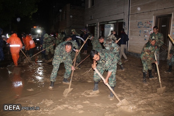 تصاویر امدادرسانی کارکنان یگان ویژه فرماندهی انتظامی خراسان شمالی در سیلاب