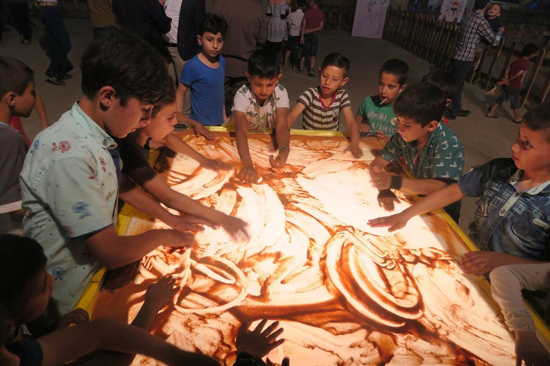 جشن و شادی کودکان زینبیه دمشق در برنامه «الیالی الساطعه»