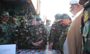 فرمانده کل ارتش از گروه ۴۴ و ۵۵ توپخانه اصفهان بازدید کرد