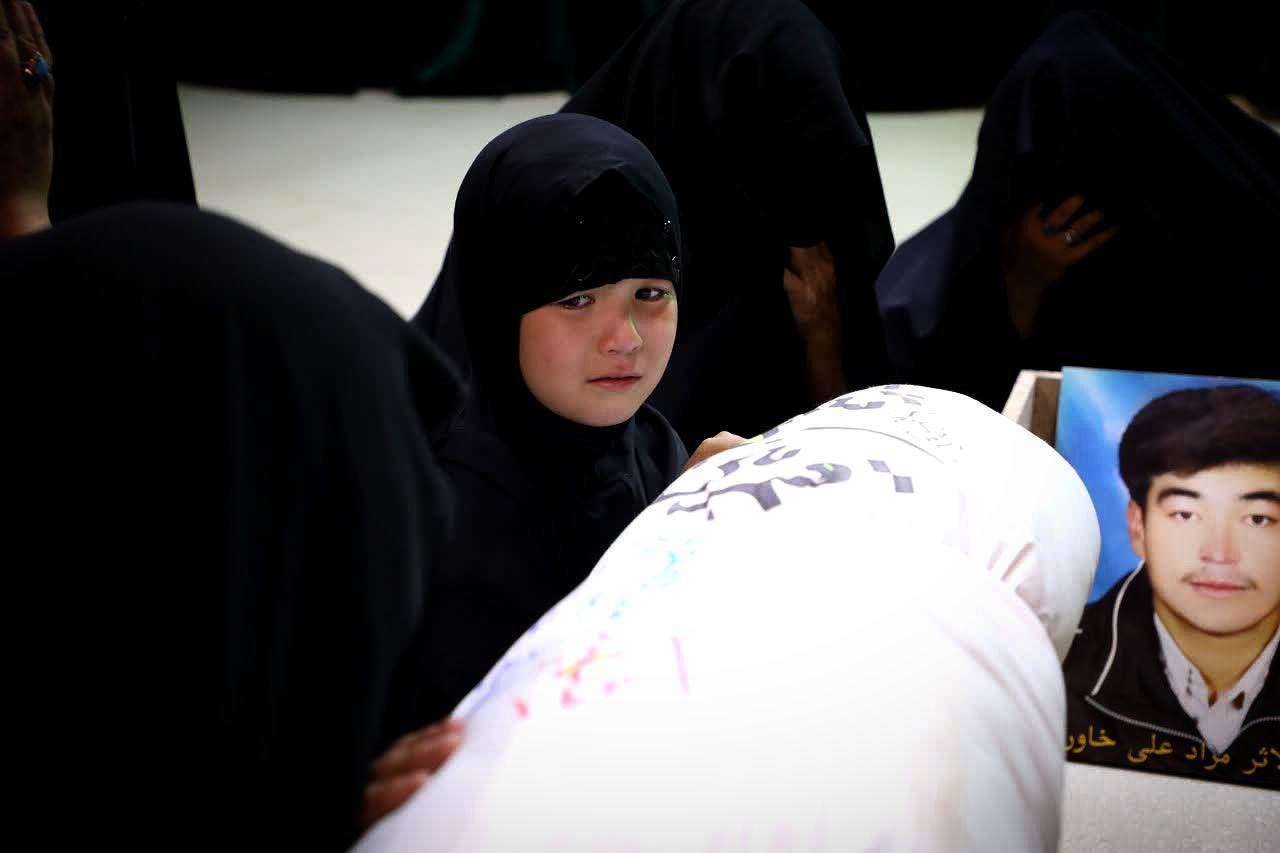 وداع خانواده با پیکر شهید خاوری در معراج الشهدا+ تصاویر
