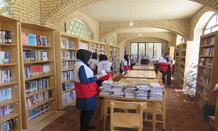 بازدید کارکنان اداره هلال احمر شهرستان ورامین از کتابخانه تخصصی دفاع مقدس