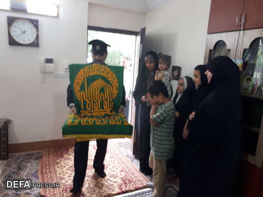 حضور خادمین رضوی در منزل شهید «صمصام طور» + تصاویر