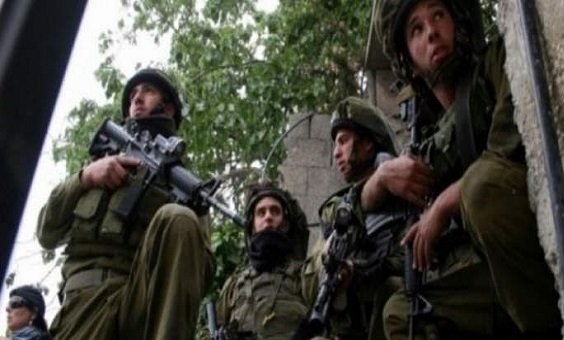 یورش وحشیانه نظامیان صهیونیست به کرانه باختری/چندنفر بازداشت شدند