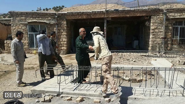 بازدید فرمانده سپاه قم از قرارگاه کمک رسانی به سیل زدگان در لرستان