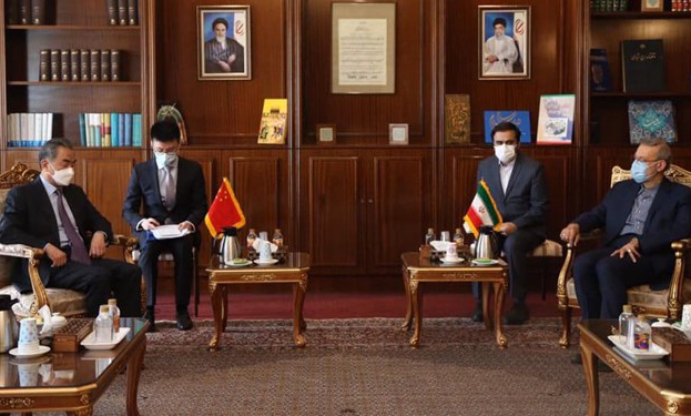 در دیدار وزیر خارجه چین با لاریجانی برنامه جامع همکاری ایران و چین نهایی شد