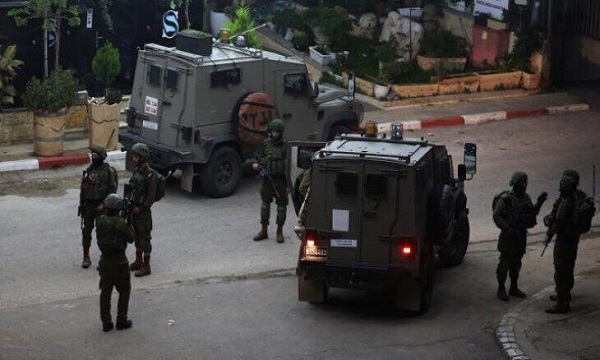 نظامیان صهیونیست با یورش به کرانه باختری ۴ فلسطینی را بازداشت کردند