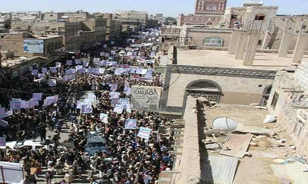 یمنی‌ها علیه جنایات ائتلاف سعودی دست به تظاهرات زدند