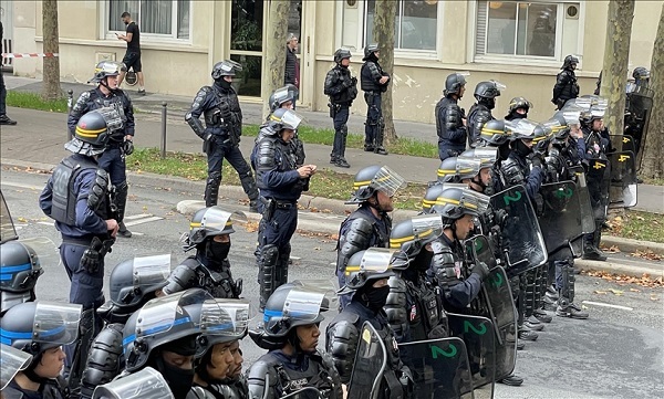 سرکوب اعتراضات در فرانسه از سوی پلیس