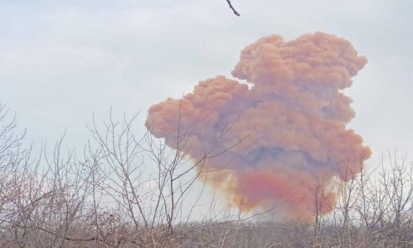 نگرانی‌ها از نشت انبوه مواد سمی پس از بمباران کارخانه مواد شیمیایی در لوهانسک