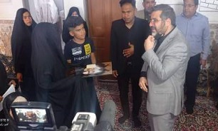 دیدار وزیر فرهنگ و ارشاد اسلامی با خانواده شهید مفقود الاثر جواد خانه گیر