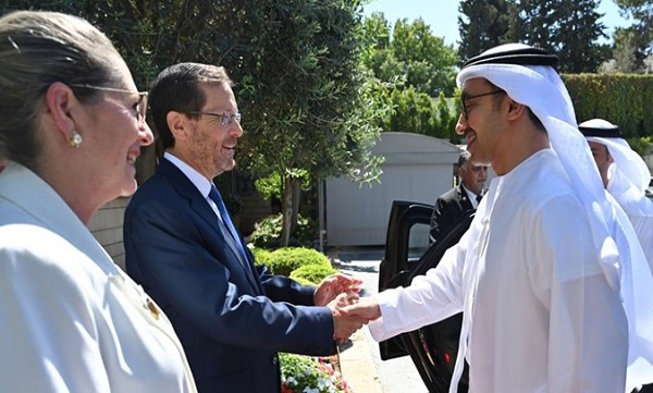 وزیر خارجه امارات با رئیس رژیم صهیونیستی دیدار کرد