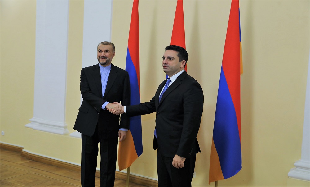 دیدار و گفتگوی امیرعبداللهیان با رئیس مجلس ملی ارمنستان