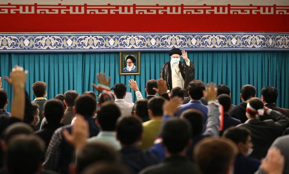 دیدار جمعی از دانش‌آموزان با رهبر معظم انقلاب اسلامی