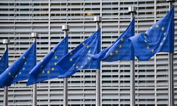 اتحادیه اروپا با تأخیر ۲۴ ساعته حمله به شاهچراغ را محکوم کرد