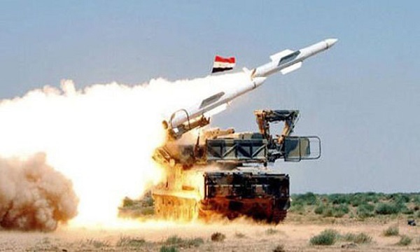 انهدام موشک‌های رژیم صهیونیستی توسط پدافند سوریه در آسمان دمشق