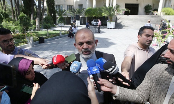 وزیر کشور: شناسایی عوامل انفجار تروریستی کرمان ادامه دارد