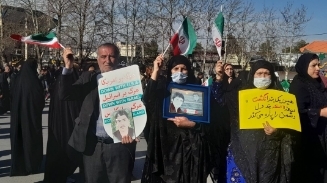 حضور خانواده‌های شهدای کهگیلویه و بویراحمد در راهپیمایی ۲۲ بهمن