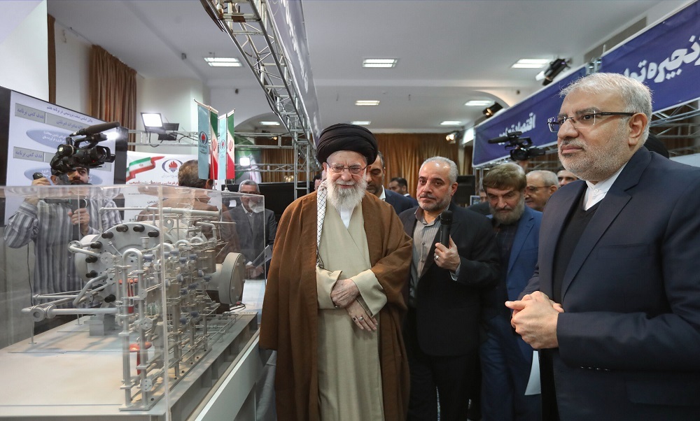 رهبر معظم انقلاب اسلامی از نمایشگاه توانمندی‌های تولید ایرانی بازدید کردند+ فیلم