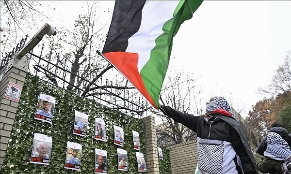 تظاهرات شهروندان آمریکا مقابل سفارت رژیم صهیونیستی در واشنگتن