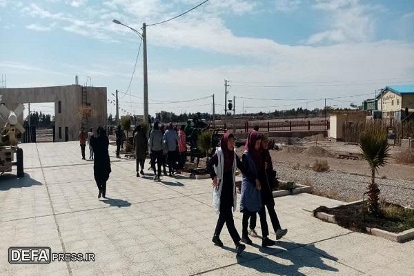 تصاویر/ بازدید دانش‌آموزان از مرکز فرهنگی ‌دفاع مقدس سمنان