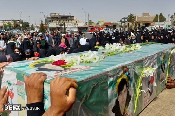 مردم رفسنجان شهید «مدافع حرم» را تا آرامگاه ابدی‌اش بدرقه کردند+تصاویر