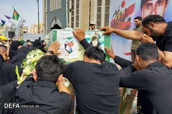 مردم رفسنجان شهید «مدافع حرم» را تا آرامگاه ابدی‌اش بدرقه کردند+تصاویر