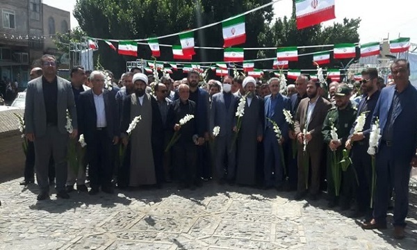 محل شهادت شهدای قیام ‎ ۱۵ خرداد در قرچک گلباران شد